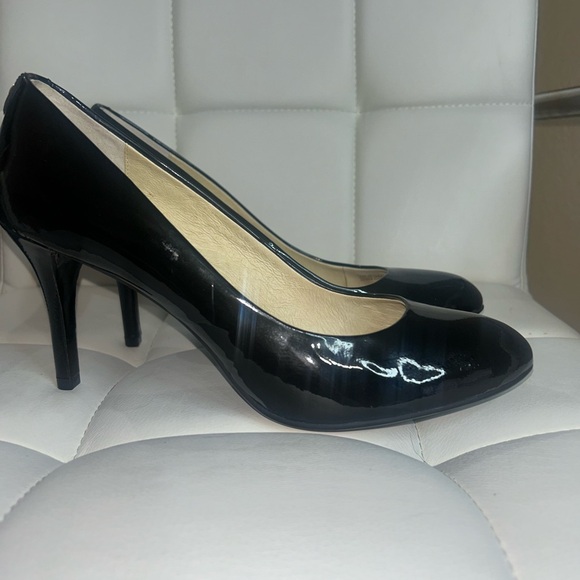 MICHAEL Michael Kors Ionna Sexy Pump Platform 4" Heels Black Patent Leather 9M - Picture 3 of 14